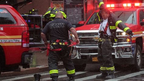 Pilot dead after helicopter crashes onto roof of Manhattan skyscraper ...