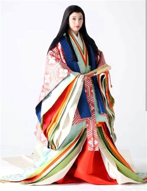 Ayu Manaka ️ Heian Junihitoe 👘 平安时代的十二单 🌸💖 Japan Heian Era Costume