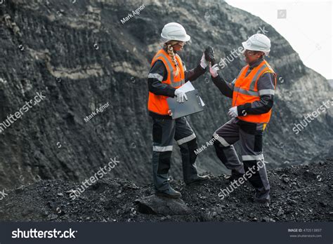 Workers Coal Open Pit Stock Photo 470513897 | Shutterstock