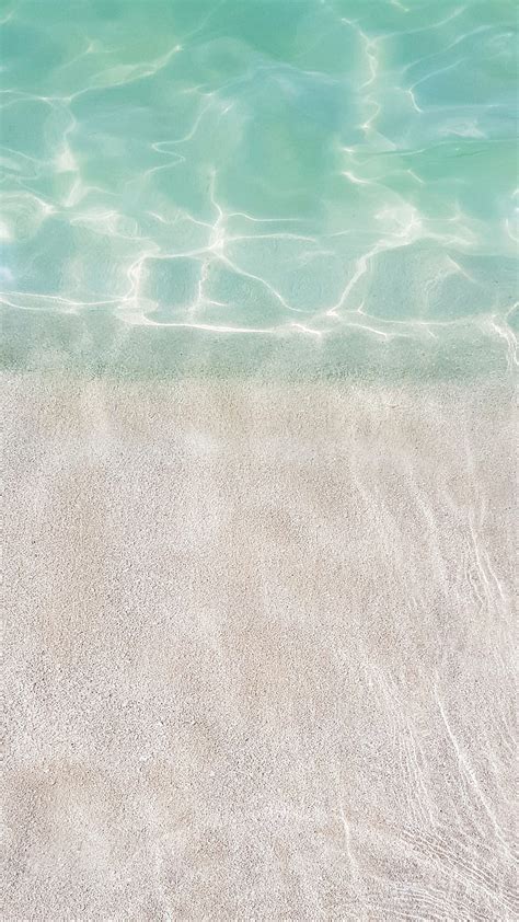 Clear Ocean Water Wallpaper