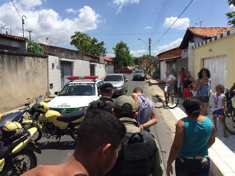 Populares Prendem Suspeito De Assalto No Mocambinho At Pm Chegar