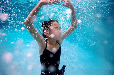 Underwater Photographer - Child & Family Photography