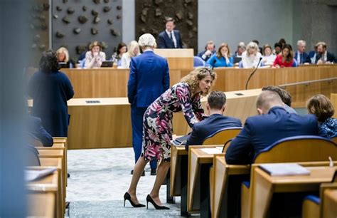 Geenstijl Komt Een Vvd Fractievoorzitter Bij De Burger