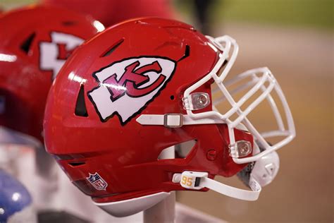 Kansas City Chiefs Cancel Practice After Dl Bj Thompson Went Into