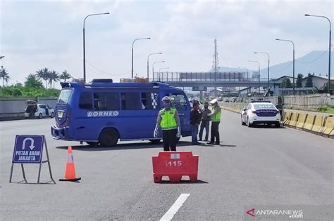 Polda Jabar Putar Balik Ribu Kendaraan Saat Operasi Ketupat