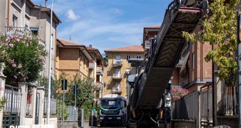 Piazza Tevere Iniziati I Lavori Per Il Ripristino Dell Asfalto In Via