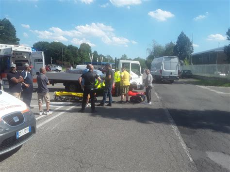 Incidente A Solaro Moto Sotto Il Camion Enne In Ospedale Il