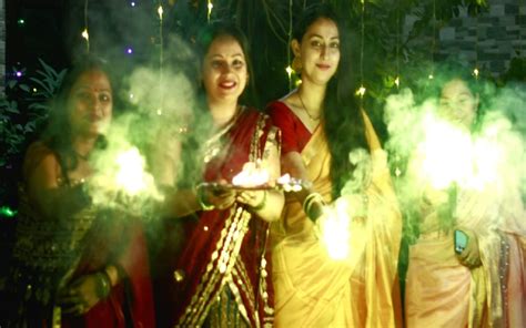 India Celebrate Diwali 2022 With Great Pomp Across Country Faces