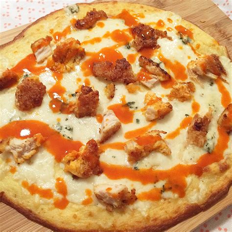 Low Carb Buffalo Chicken Pizza Buffalo Chicken Pizza Recipe Buffalo Chicken Pizza Low Carb