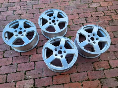 VIC COMMODORE VZ SV6 FACTORY 16 X 7 ALLOY MAG WHEEL Set X4 For