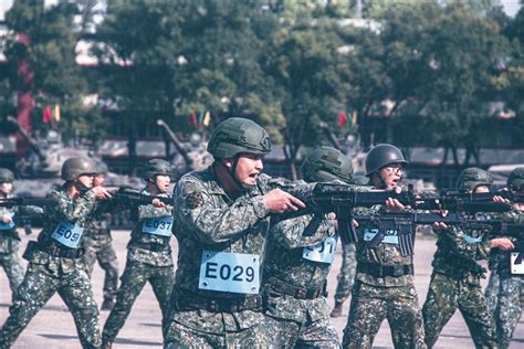 333旅砲兵營體能戰技測驗 展高昂戰志 即時軍聞 333旅砲兵營體能戰技測驗 展高昂戰志 青年日報