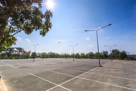 Empty parking lot Stock Photos, Royalty Free Empty parking lot Images ...