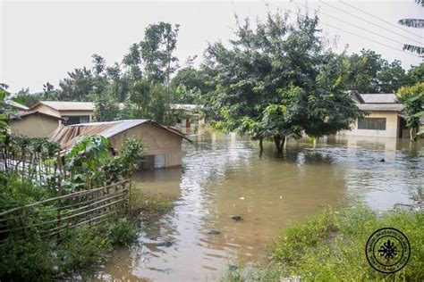 Akosombo Dam Spillage Displaced Vra Donates Ghc Million For