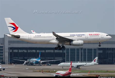 B China Eastern Airlines Airbus A Photo By Ronnie Zhou Id