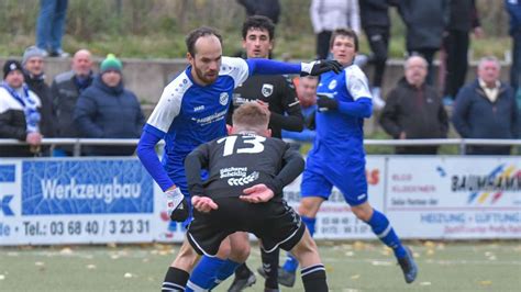 Fu Ball Kreisoberliga Spitzenspiel Voller Tore Und Emotionen