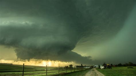 Wicked Ufo Supercell Tornadoes Intense Lightning And Mammatus Youtube