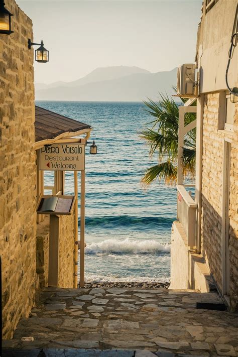Solve Matala Greece Jigsaw Puzzle Online With 117 Pieces