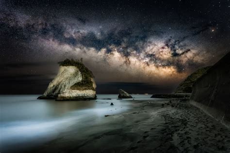 Milchstraße über dem Strand Daiki Suzuki als Kunstdruck oder Gemälde