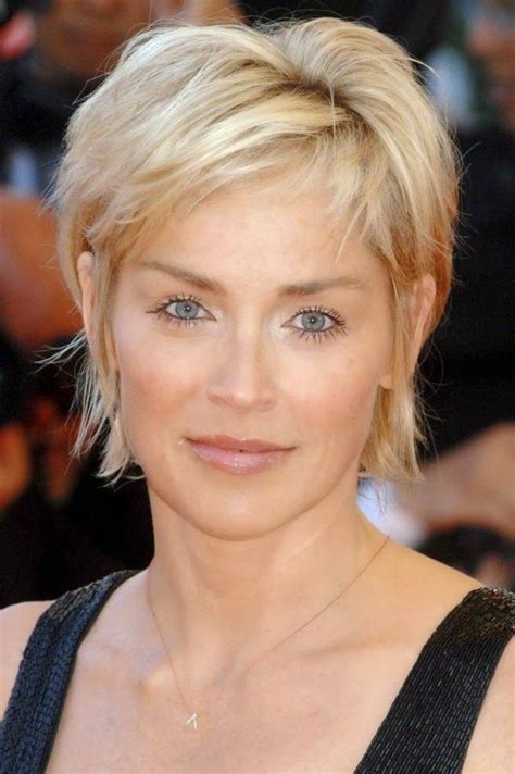 21 Short Hairstyles For Older Women To Try This Year Pixie Haircut