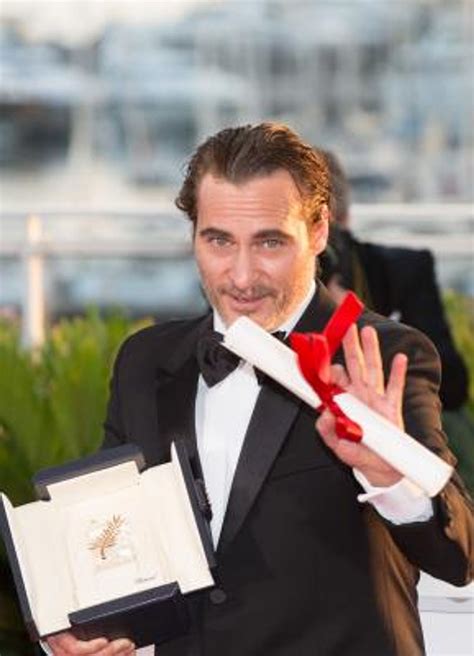 Joaquin Phoenix Dons Goofy Clown Costume Make Up