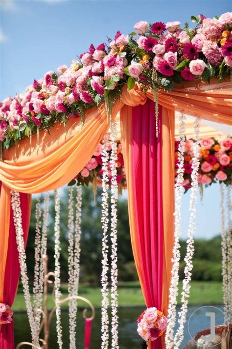 Image 65 of Indian Wedding Stage Flower Arrangements | calidademocional