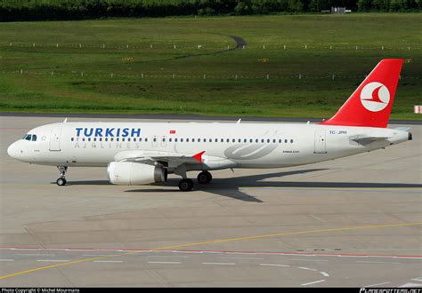 TC JPH Turkish Airlines Airbus A320 232 Photo By Michel Mourmans ID