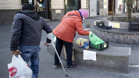 L Ultima Spesa Chi Sono I Nuovi Poveri Affamati Dal Coronavirus