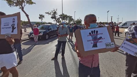 Unos 300 inmigrantes protestan en Torre Pacheco contra explotación