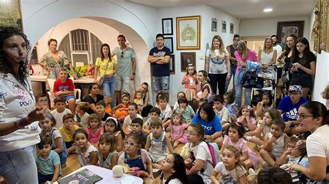 Un Cuentacuentos Multitudinario En El Centro Y Con Viaje A La Luna