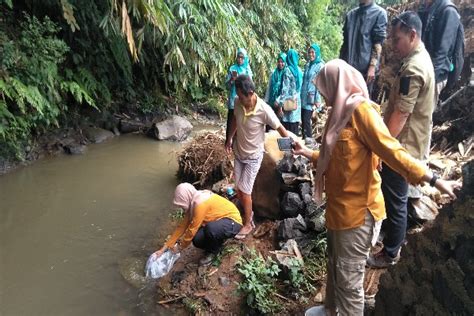 Tebar Benih Ikan Restocking Di Sungai Cicurug Kp Sungapan Dinas