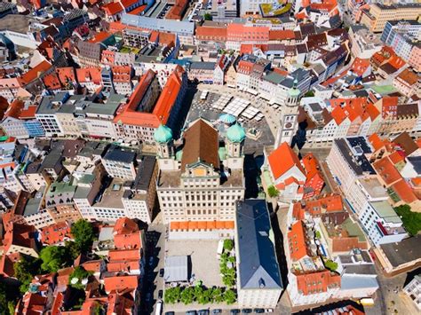 Augsburger Rathaus Oder Rathaus Und Perlachturm Auf Dem Rathausplatz