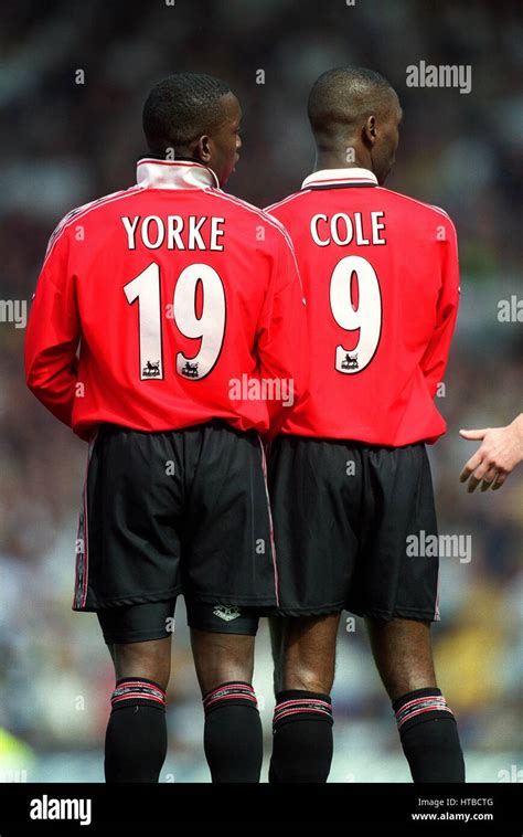 DWIGHT YORKE & ANDY COLE MANCHESTER UNITED FC 26 April 1999 Stock Photo ...