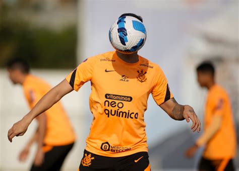 Mantuan Em Treino Do Corinthians Antes De Encarar O Boca Nas Oitavas Da