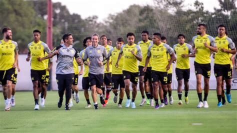 Filipe Luís monta escalação inédita do Flamengo para jogo contra o