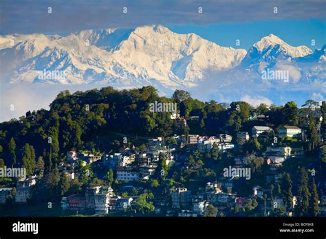 Darjeeling kanchenjunga hi-res stock photography and images - Alamy