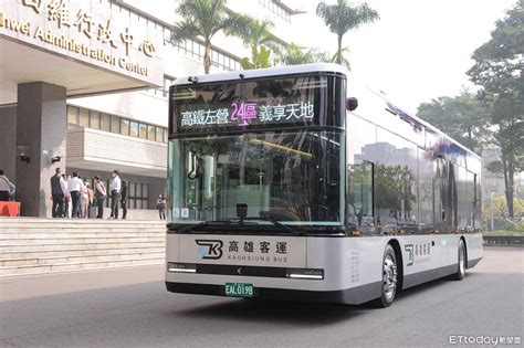 鴻海「電動巴士」model T首批交車 劉揚偉：有不怕停電的武器 Ettoday車雲 Ettoday新聞雲