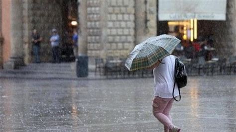 Allerta Meteo Rossa In Sicilia Domani A Catania Scuole Chiuse La