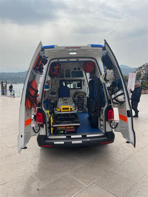 Abbiamo Donato Un Ambulanza Un Veicolo Per Trasporto Disabili Ed Un