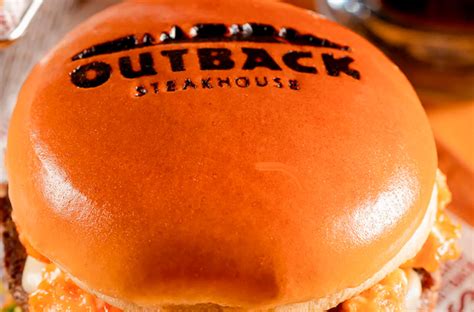 Outback chega à CCXP22 como o restaurante oficial do evento