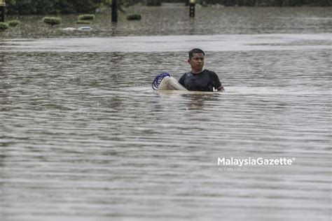 Penduduk Pesisir Pantai Terengganu Diminta Siap Sedia Banjir Gelombang