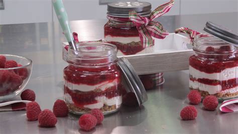 Käsekuchen im Glas mit Himbeeren Rezept