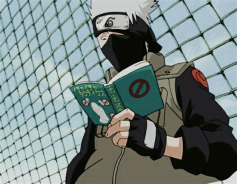 Kakashi Reading