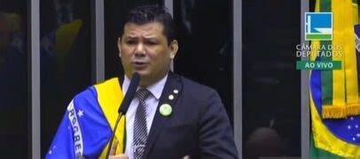 Vídeo deputado bolsonarista chama senador para luta em ringue de boxe