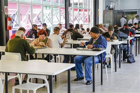 Restaurantes Populares de Curitiba voltam a servir almoço apenas no