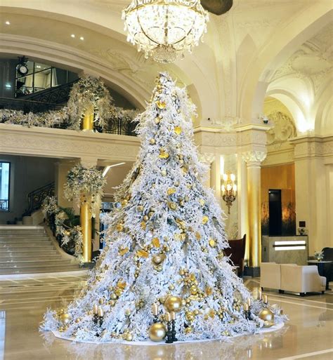 Best Christmas Decorations At The Most Luxurious Hotels Of The World