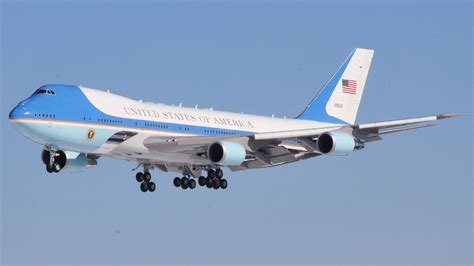 Presidential VC-25 (Boeing 747) Flies To Colorado For Touch-And-Go Work