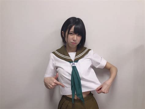 大西 桃香 On Twitter 私立嵐ヶ丘学園の制服、、 なんでだろう、常にお腹 見えてた🤭😇 最後の挨拶で両手あげる時 えらいこっ