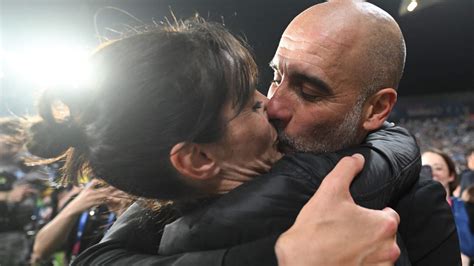 As Es Cristina Serra La Discreta Mujer De Pep Guardiola Con La Que