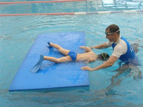 20 swimming exercises and games to strengthen the shoulder belt - WEST ...