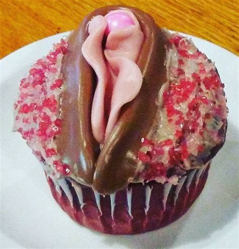 Bakery Debuts Disturbing Cupcakes That Look Like Vaginas Daily Mail